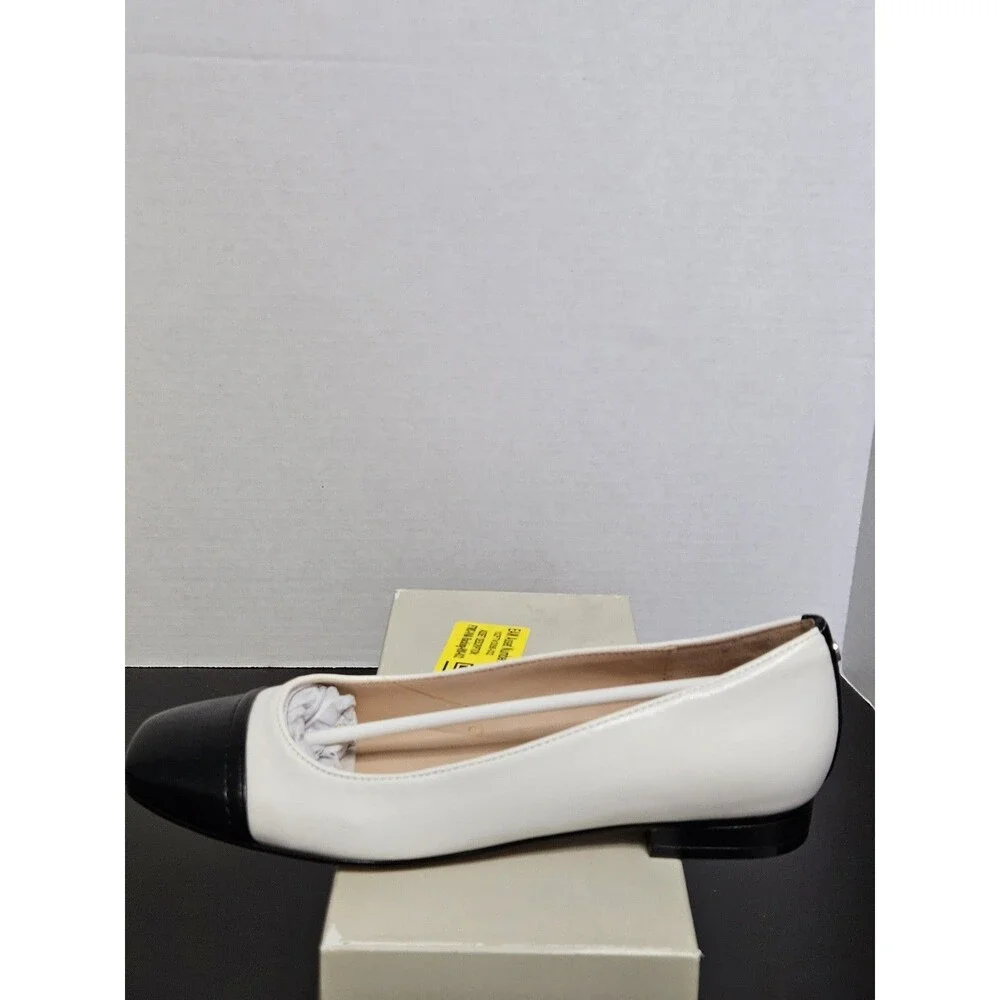 Sz 8 - Bandolino Womens Ballet Flat Patent Cap Toe White Black Leather Taprinz